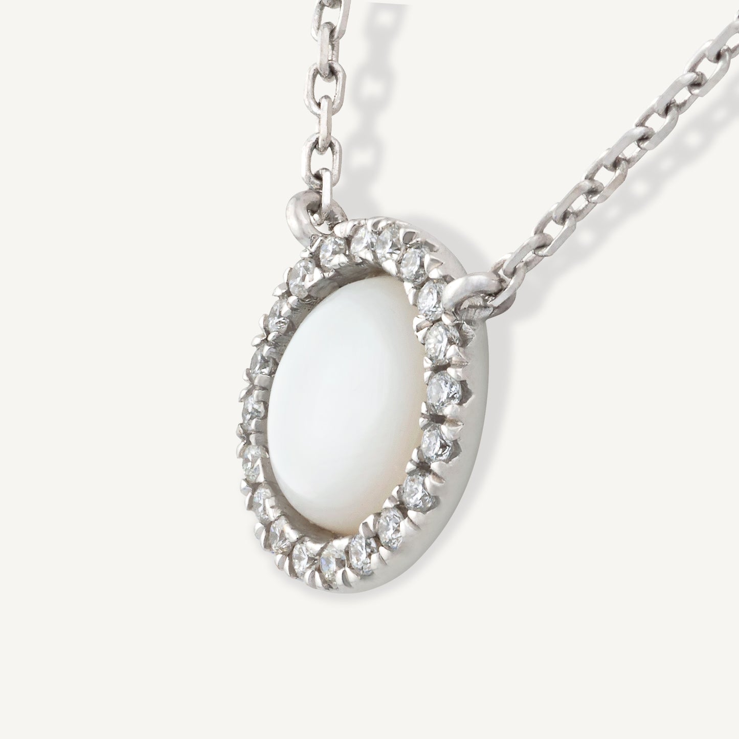 18K White Gold Mother of Pearl Necklace with Natural Mother of Pearl