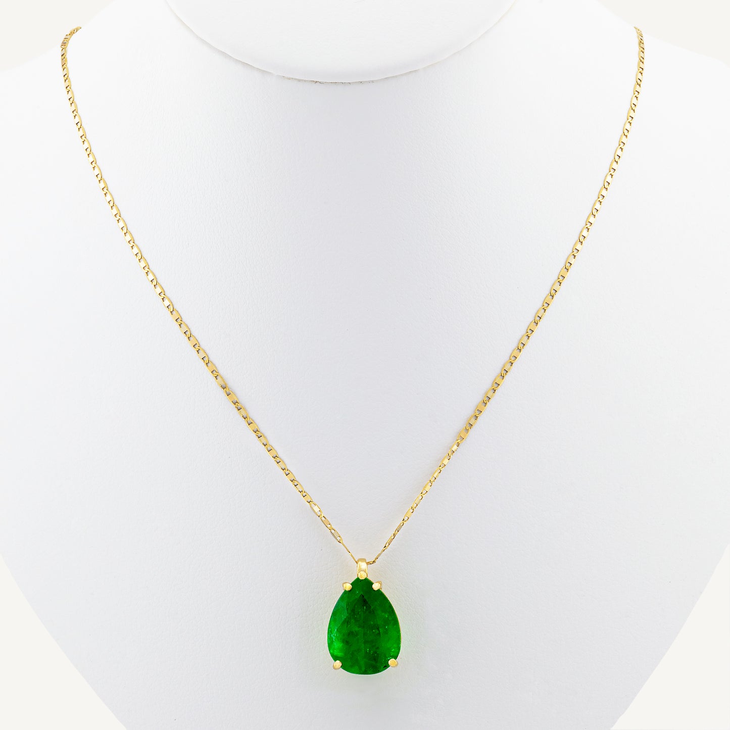 18K Yellow Gold Muzo Colombian Emerald Necklace with Natural 8.30 Carat Colombian Emerald