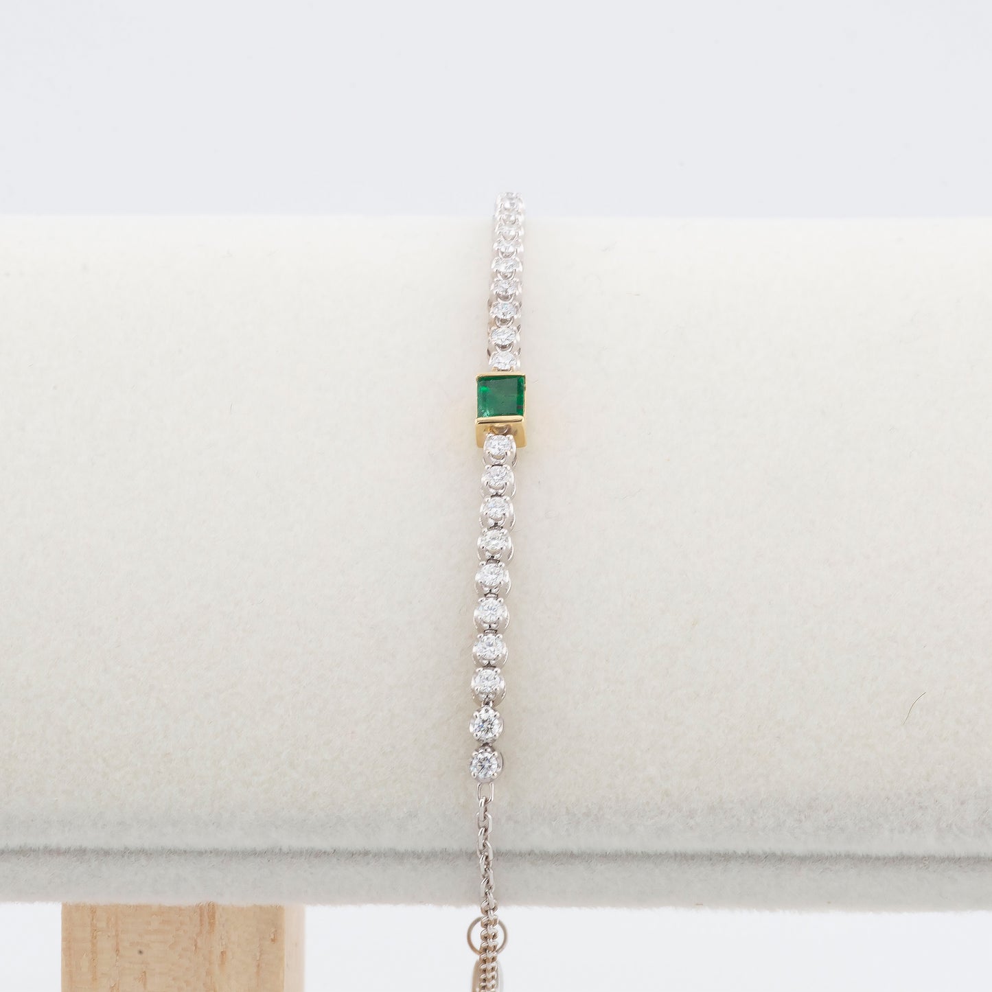 18K White Gold Jeweled Evergreen Emerald A Bracelet with Natural Emeralds and Diamonds