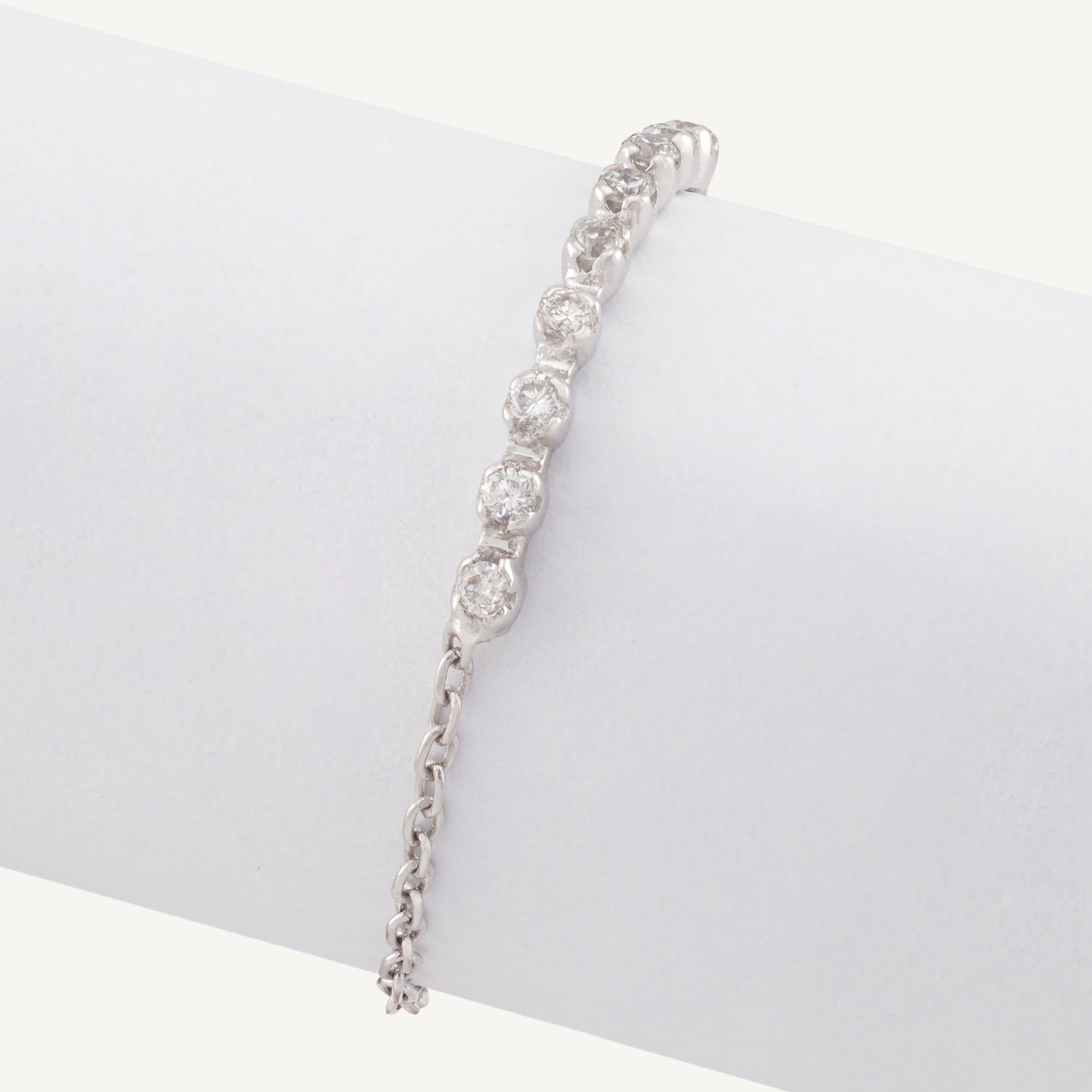 18K White Gold Diamond Chain Ring with Natural Diamonds